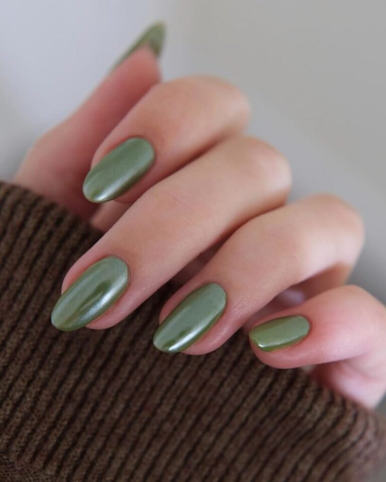 25 Festive Green Christmas Nails to Brighten the Holidays 18 Forest Green Chrome Nails