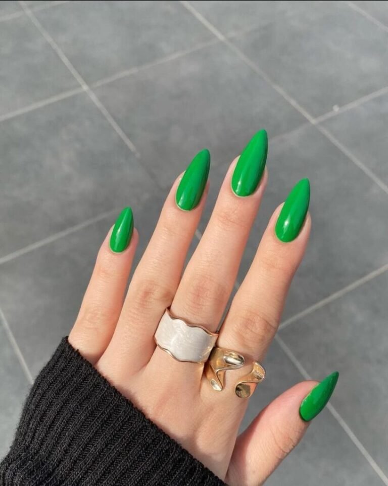 25 Festive Green Christmas Nails to Brighten the Holidays 11 Green Christmas Nails