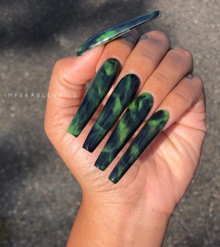 25 Dark Winter Nail Ideas That Are Perfectly Moody & Chic 5 Moody Forest