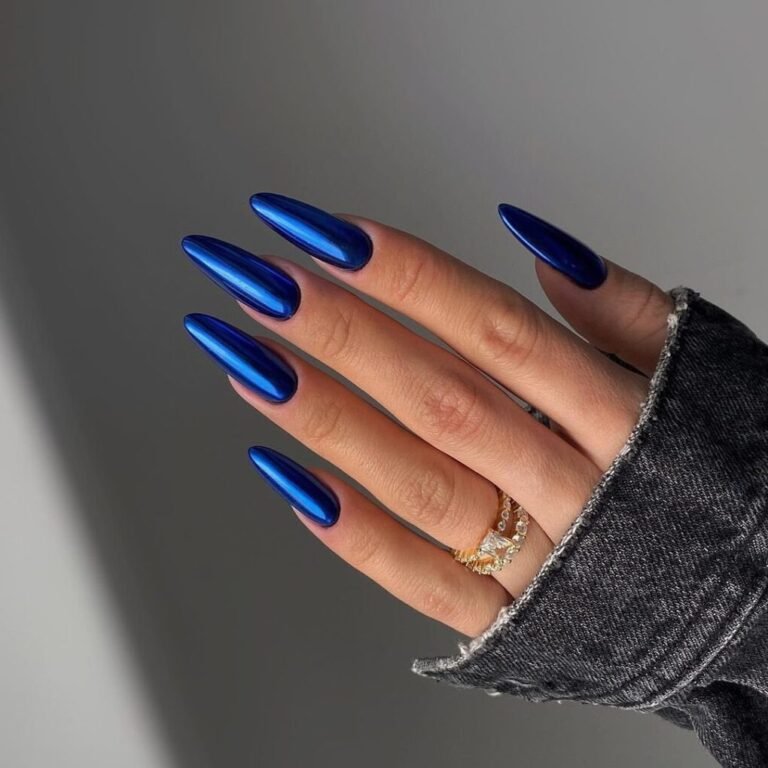 25 Dark Winter Nail Ideas That Are Perfectly Moody & Chic 10 Blue Chrome