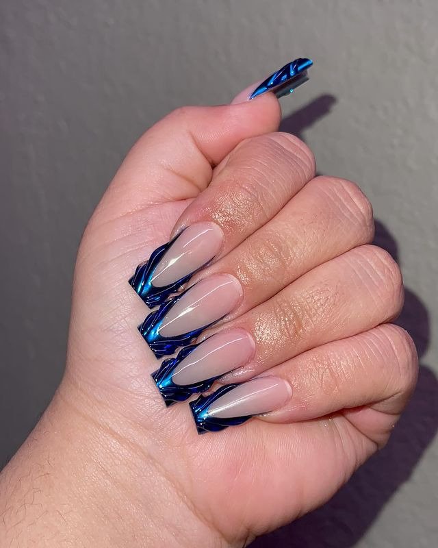 25 Elegant Winter Coffin Nail Designs You’ll Love 3 Blue Chrome Tips