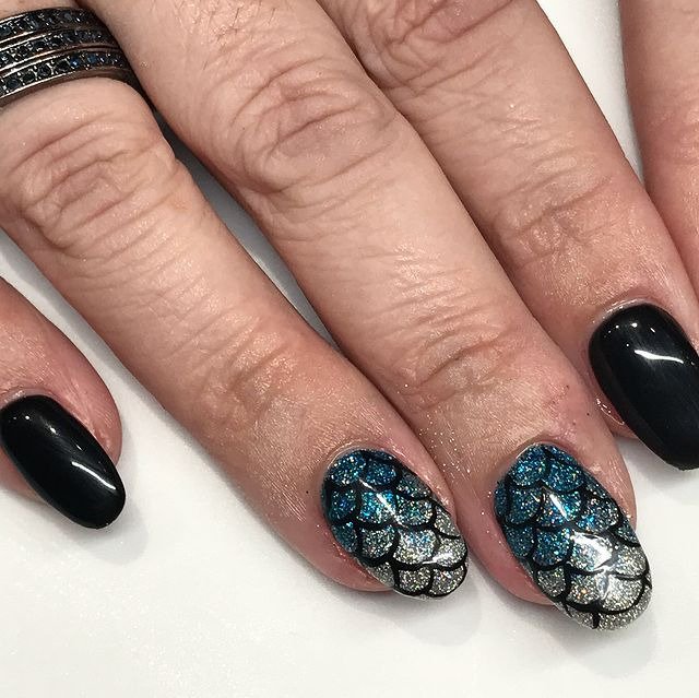 25 Dark Winter Nail Ideas That Are Perfectly Moody & Chic 24 Dark Mermaid
