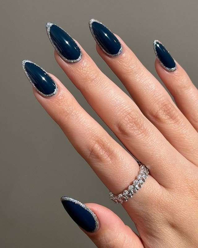 25 Dark Winter Nail Ideas That Are Perfectly Moody & Chic 20 Silver Halo