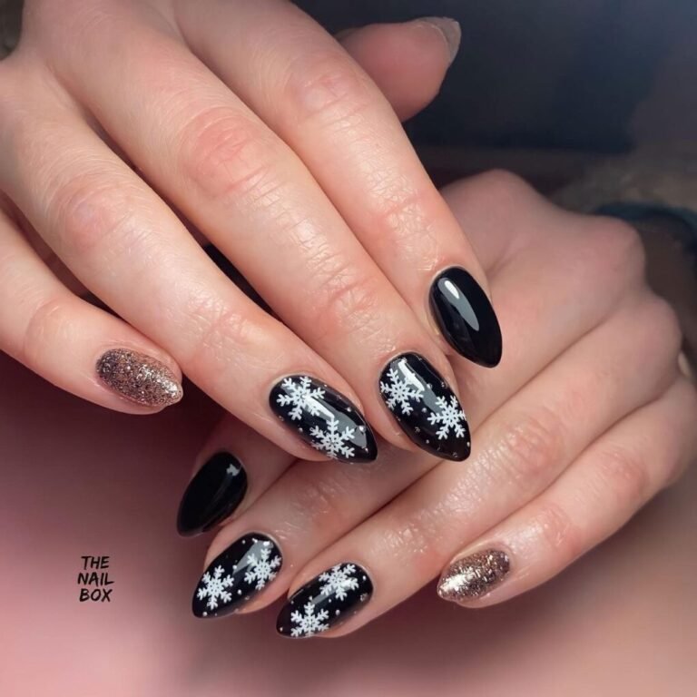 20 Elegant Black and White Christmas Nail Designs for 2025 13 Snowflake Splendor