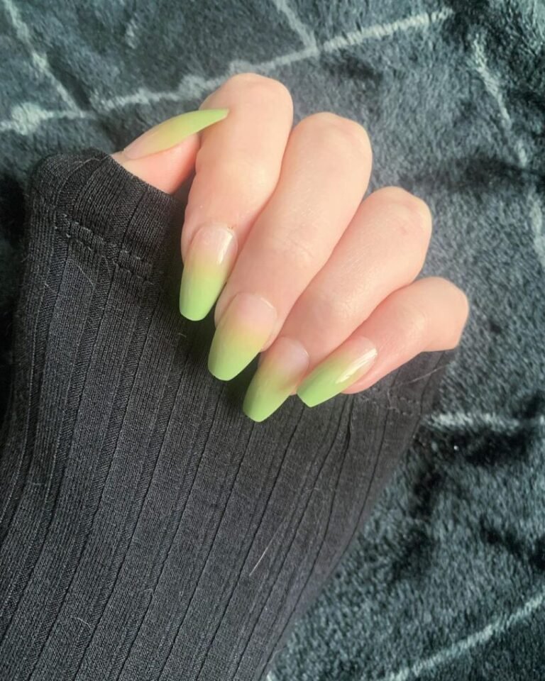 20 Trendy Olive Green Nails You’ll Want to Try Now 2 Olive Green Ombre Nails