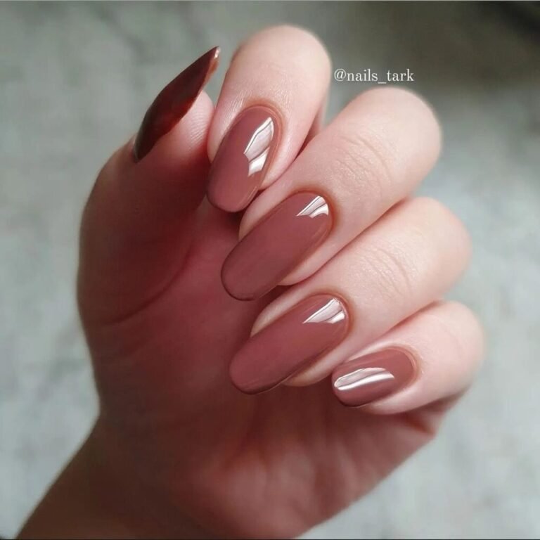 Glossy Mauve Nails