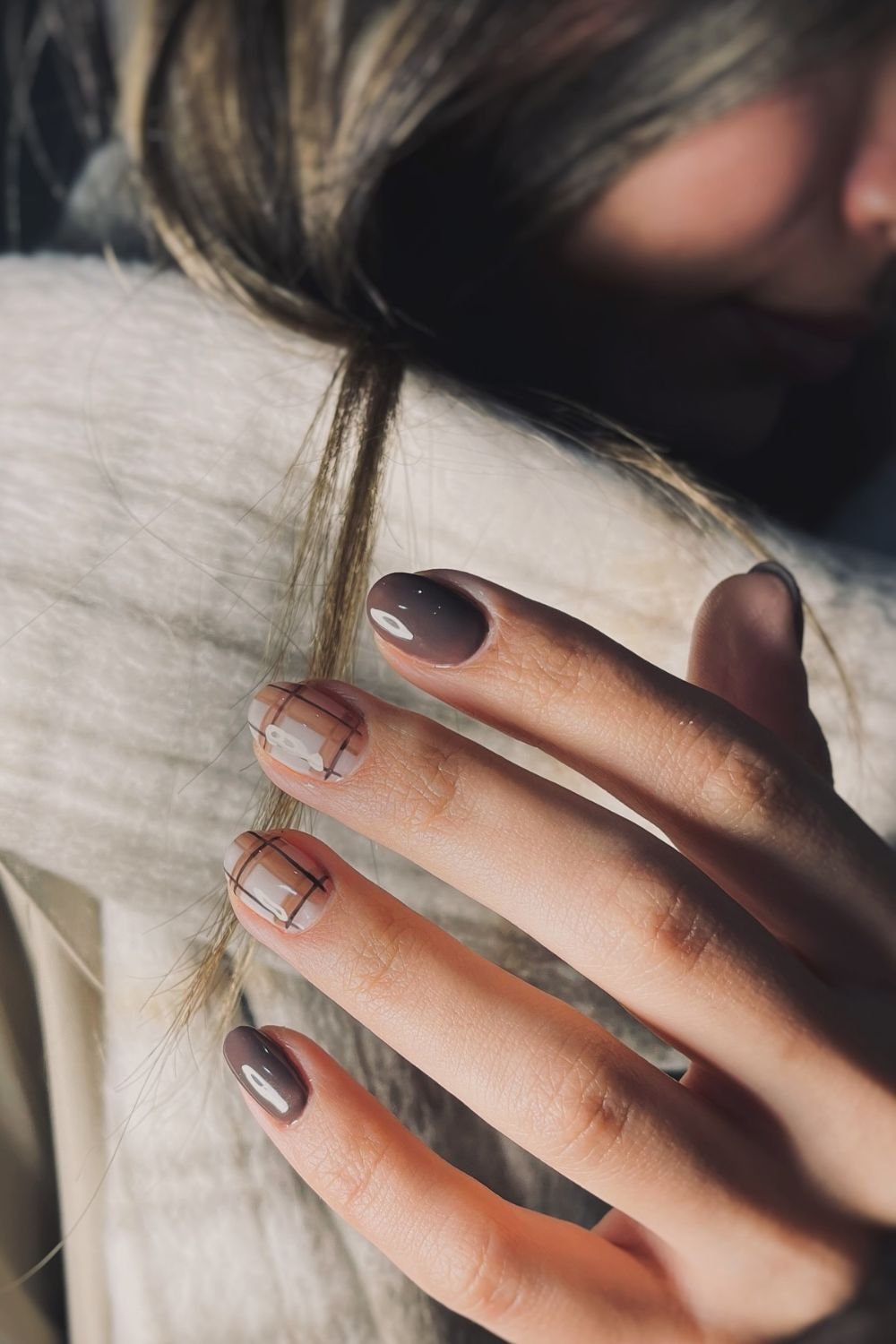 30 Autumn Nail Ideas for a Cozy Fall Look 26 Coffee Plaid Classic
