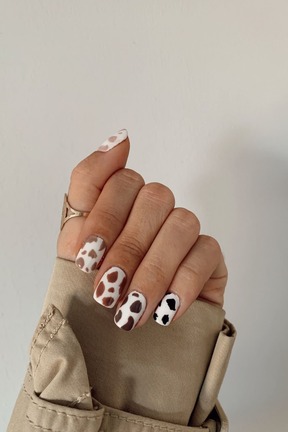 30 Autumn Nail Ideas for a Cozy Fall Look 27 Cow Print Neutrals