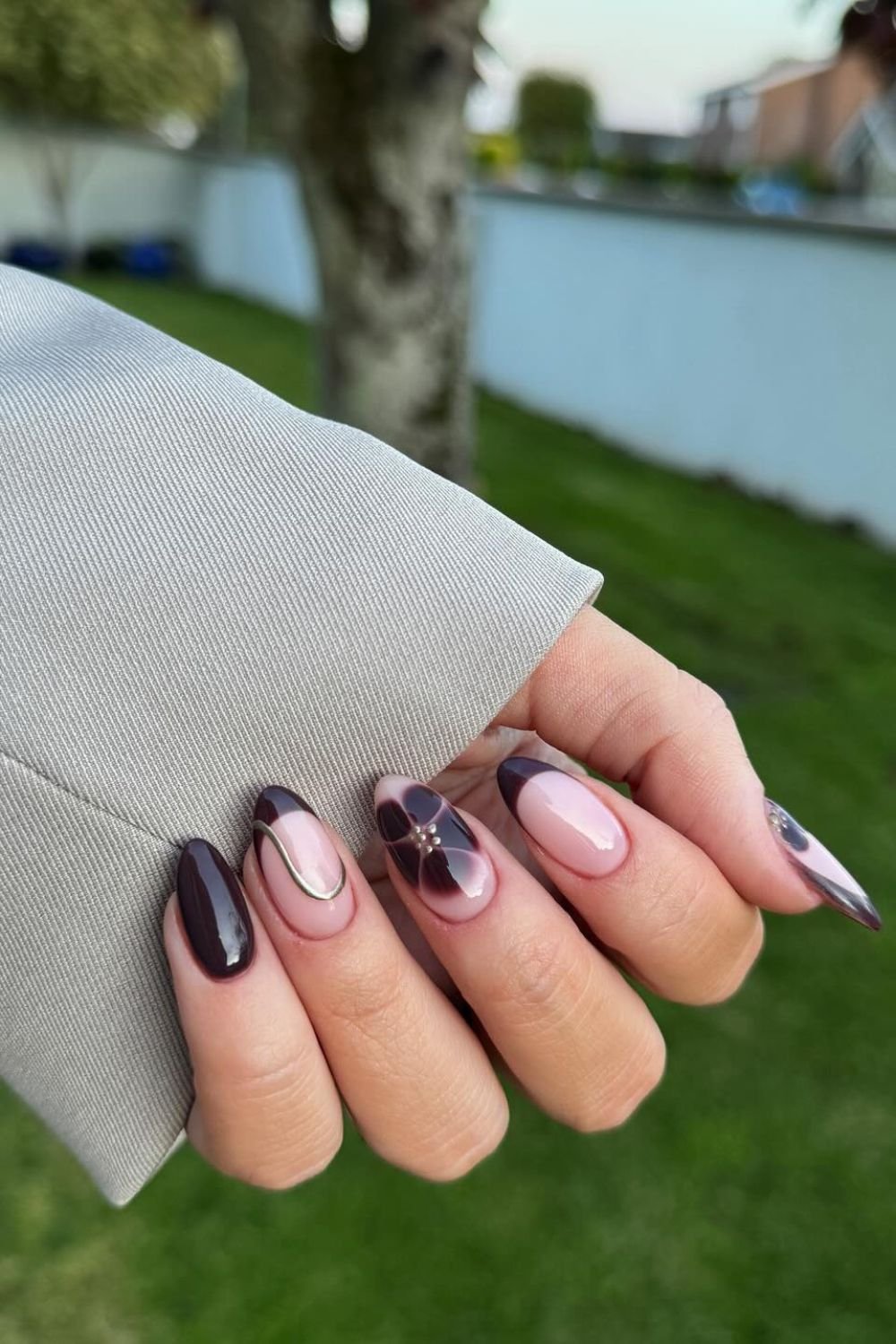 30 Autumn Nail Ideas for a Cozy Fall Look 24 Floral Mocha Accents