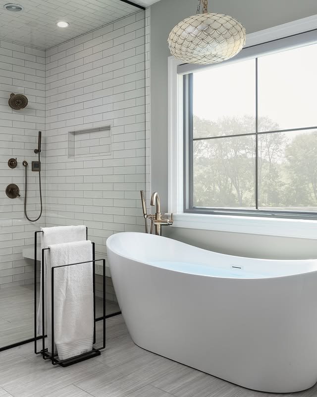 15 Stylish Bathroom Décor Ideas for a Modern Refresh 6 Introduce a Freestanding Bathtub