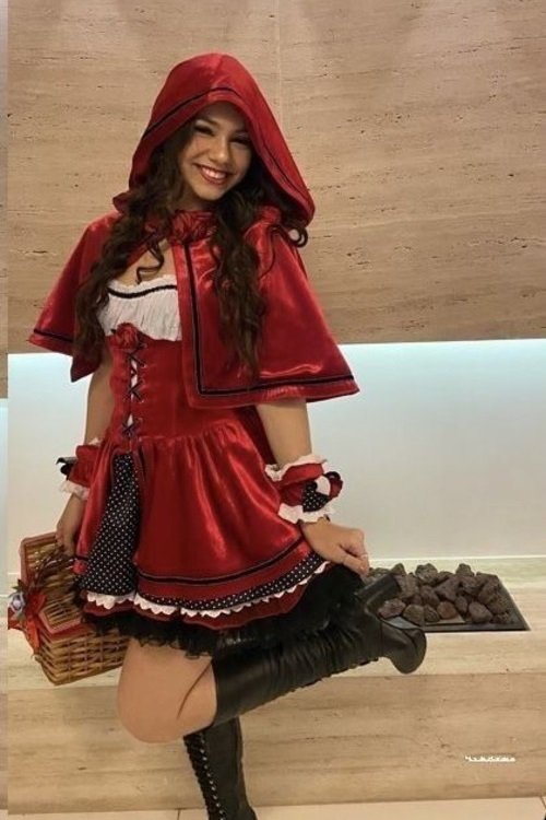 25 Best Halloween Costume Ideas for Women in 2025 🎃✨ 18 Little Red Riding Hood
