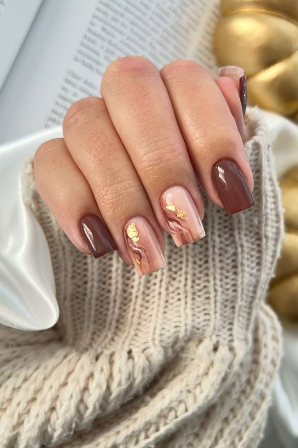 30 Autumn Nail Ideas for a Cozy Fall Look 15 Marble And Gold Fade