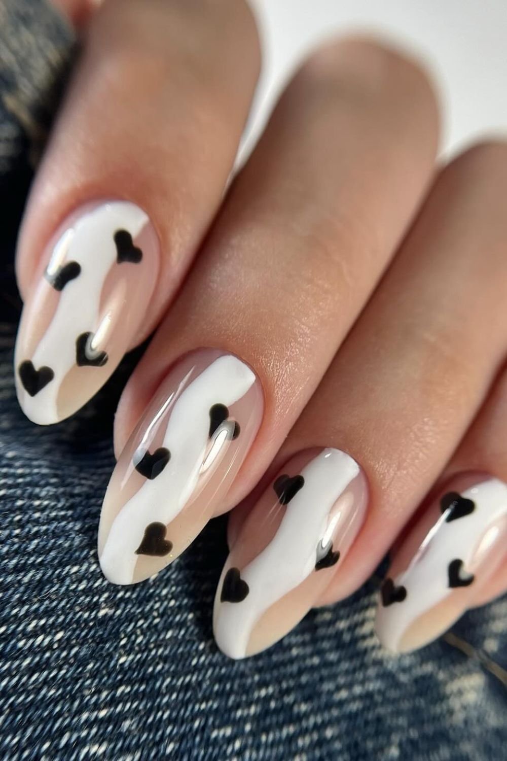 30 Autumn Nail Ideas for a Cozy Fall Look 4 Monochrome Hearts
