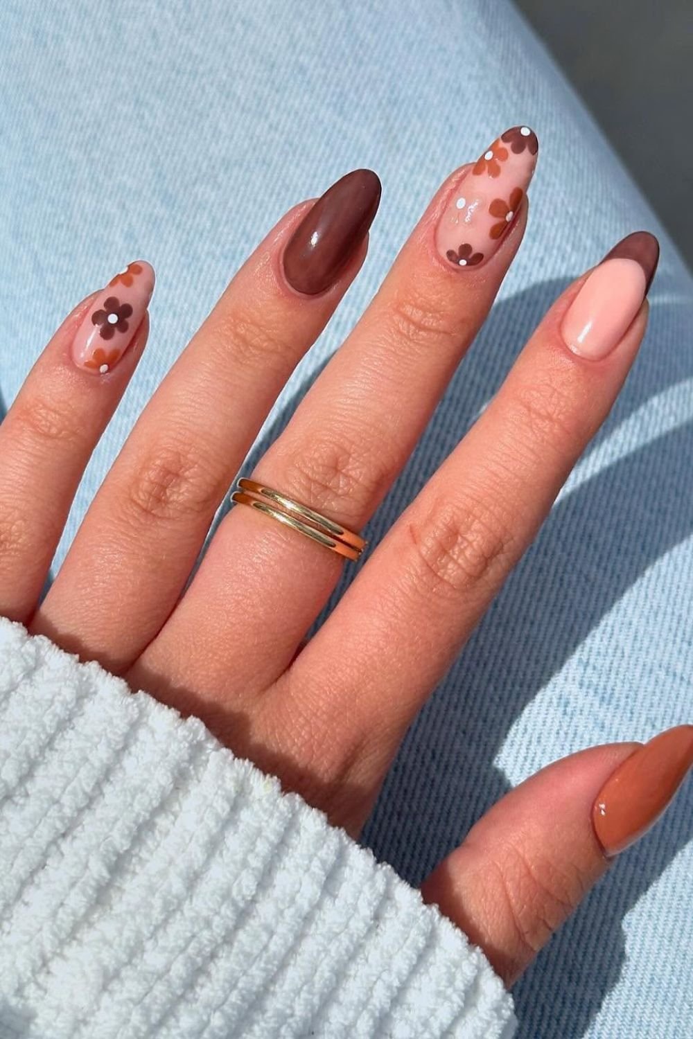 30 Autumn Nail Ideas for a Cozy Fall Look 14 Retro Floral Blend
