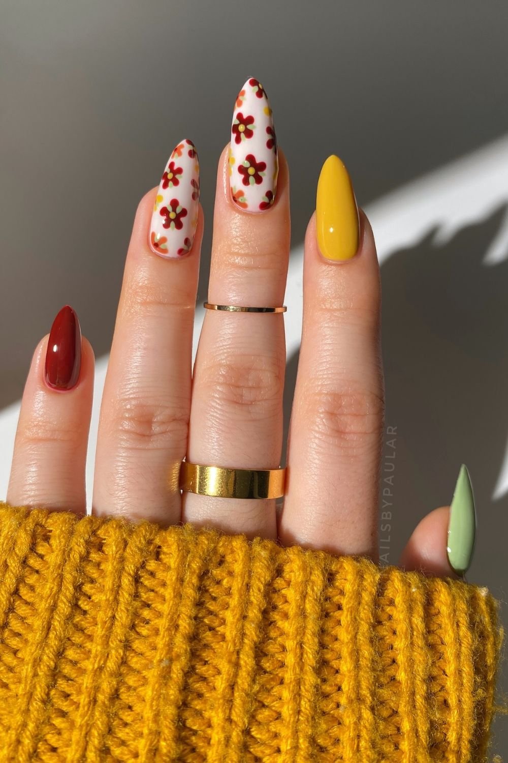 30 Autumn Nail Ideas for a Cozy Fall Look 2 Warm Bloom Pop