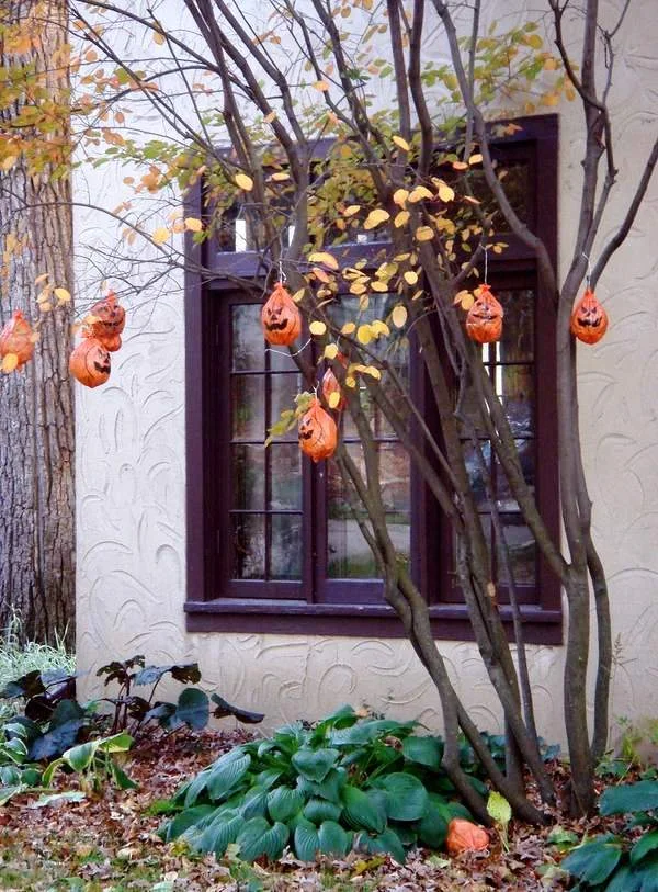 Outdoor Pumpkin Tree